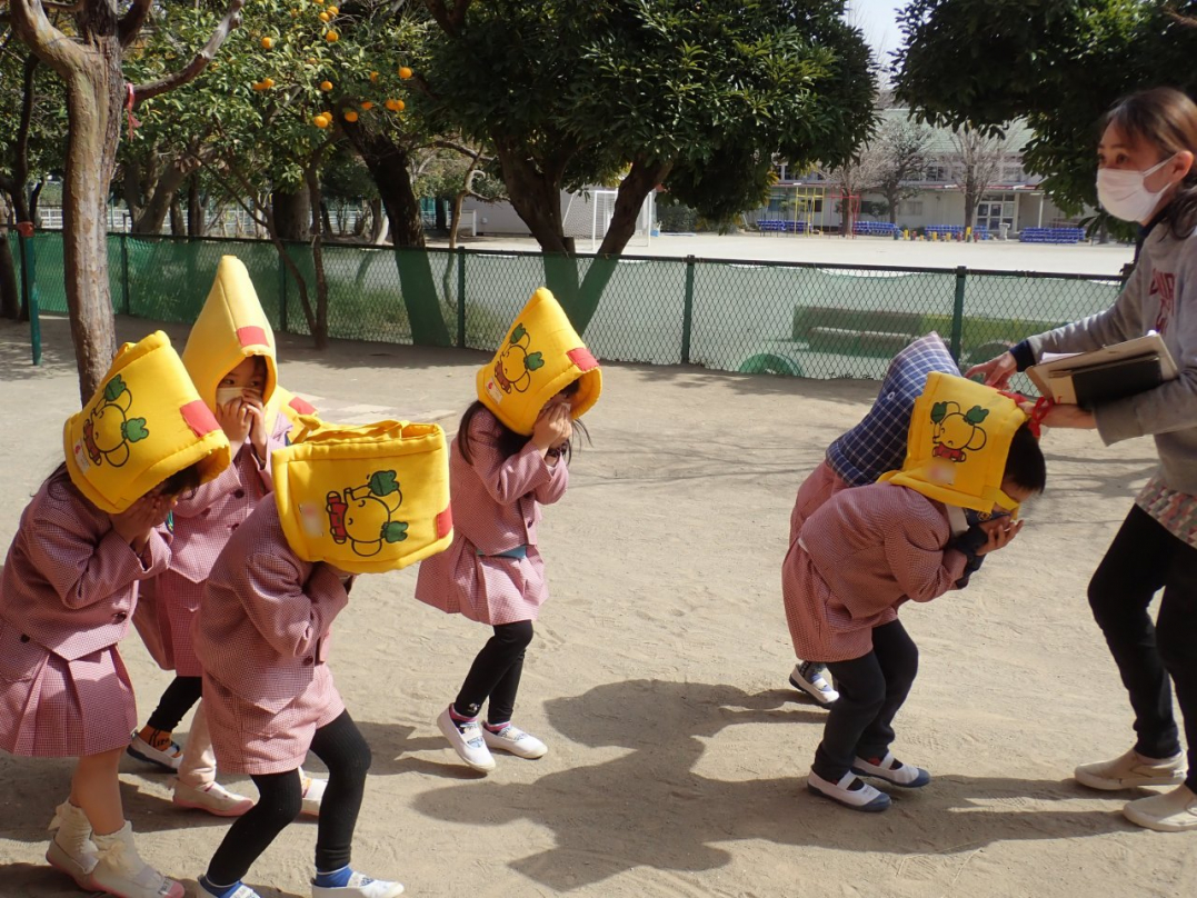 年中組も素早く園庭に避難しました