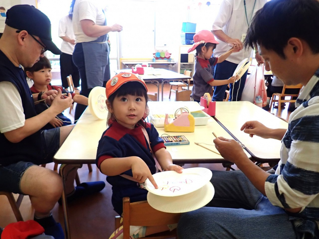 紙皿コマの出来上がり！