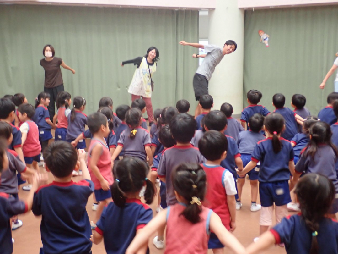 次は子ども達も一緒にダンスを踊りました