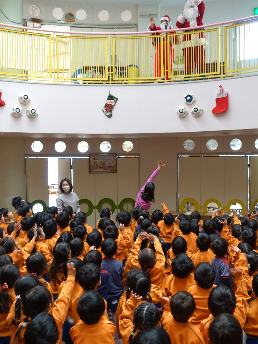 サンタさんが幼稚園にやって来ました