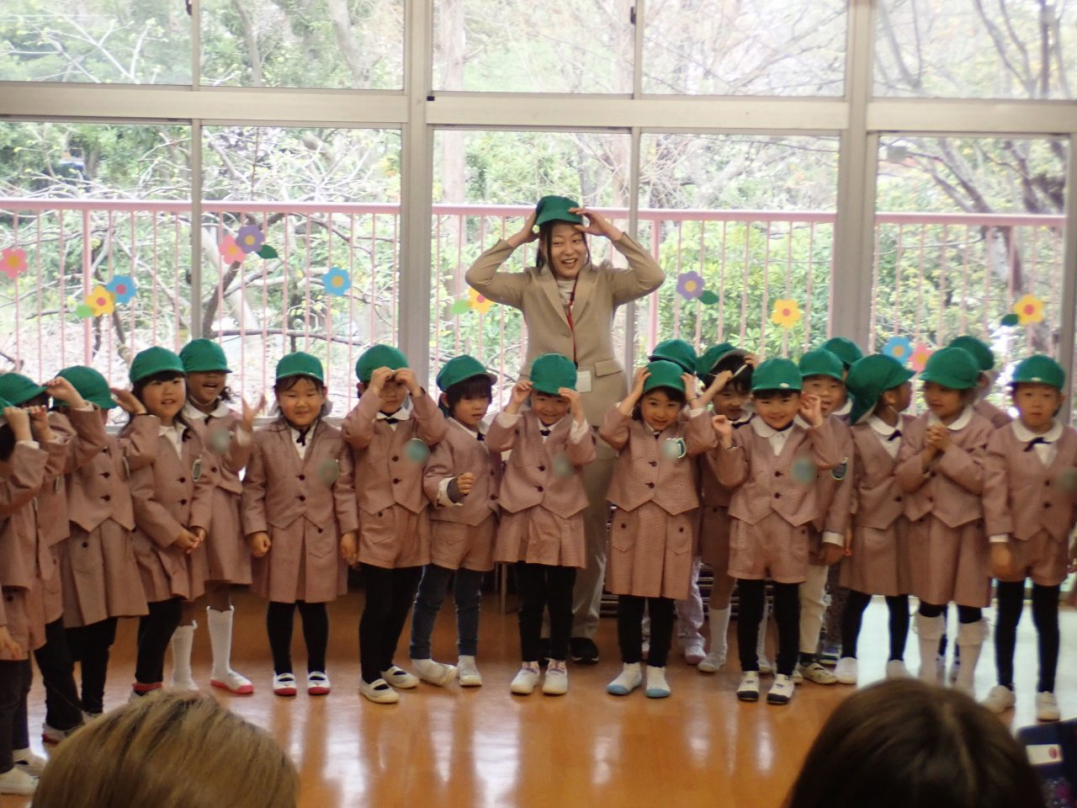 真新しい帽子を被って、ニコニコ笑顔です