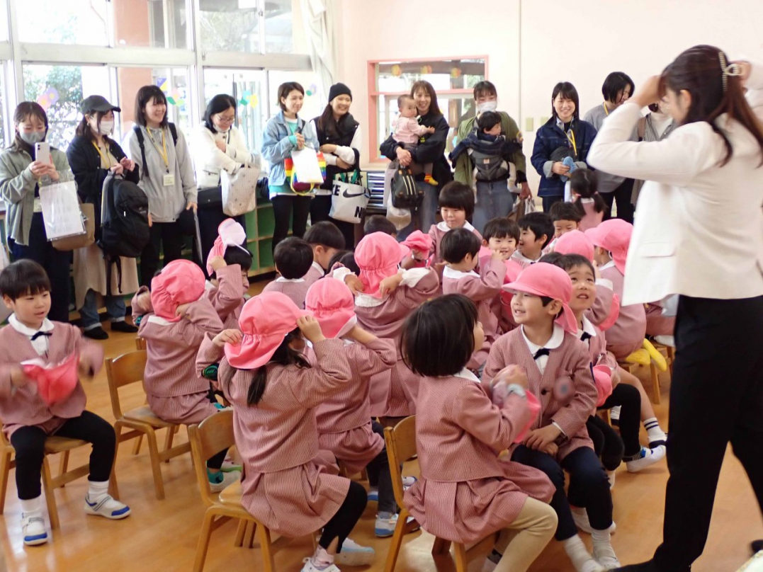 新しい学年の帽子！お家庭の皆さんに嬉しそうに披露していました♪