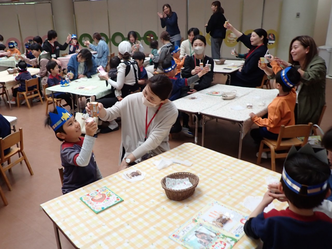 ご家庭の皆さんと、ジュースで「おめでとう」の乾杯！です