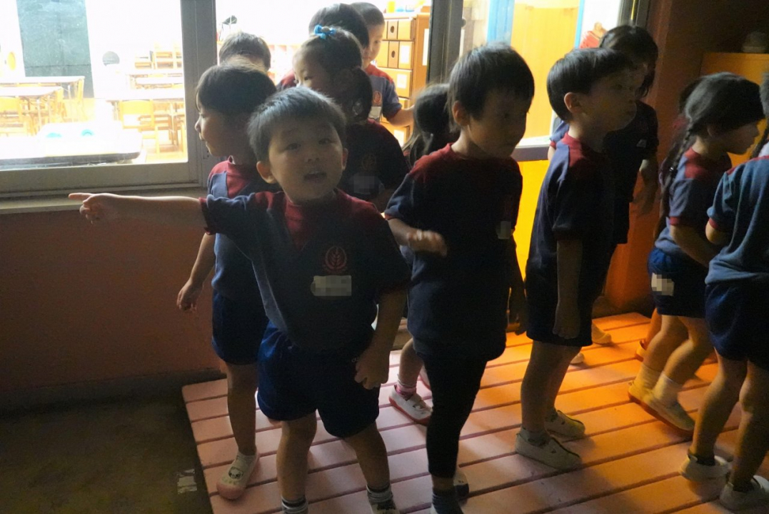 photo夜の幼稚園を探検だ！