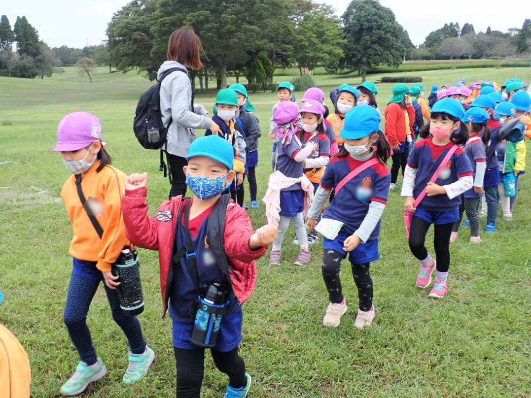 見渡す限りの広い広場からスタートです